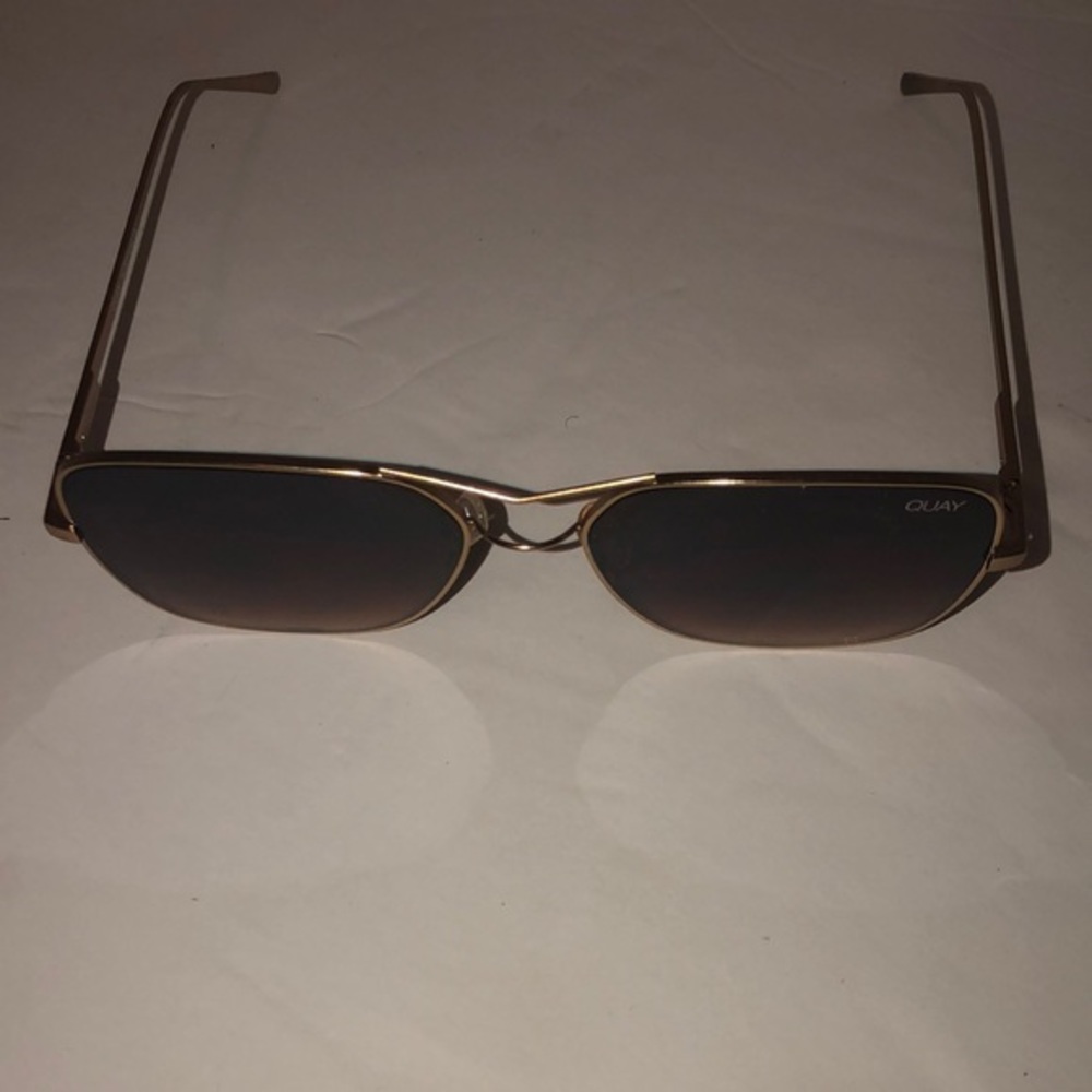 - QUAY AUSTRALIA SUNGLASSES PREOWNED